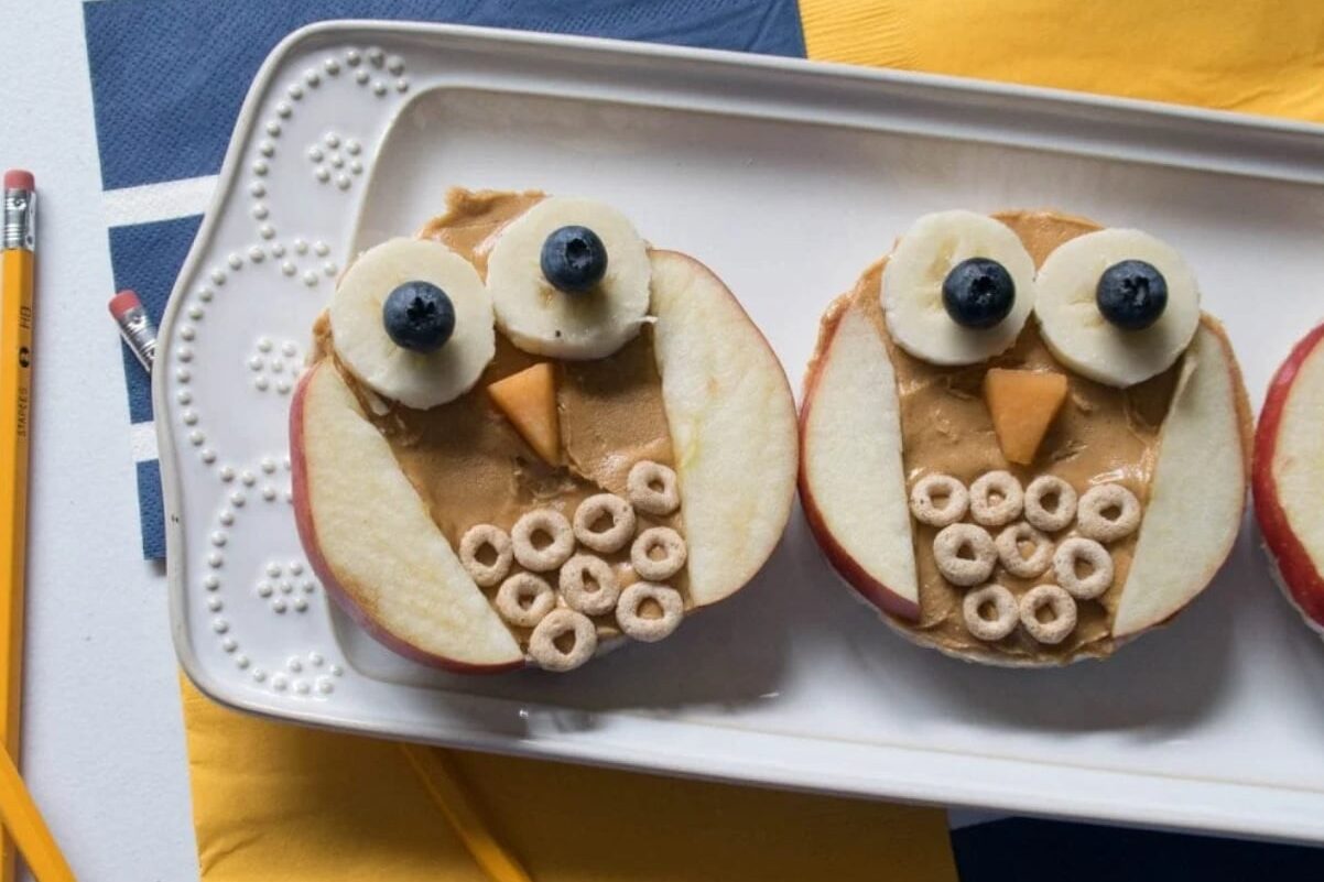 Make owl rice cake snacks for kindergartners | The Dating Divas