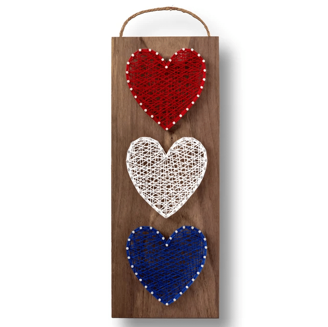 String art looks easy and makes great 4th of July decorations! | The Dating Divas 
