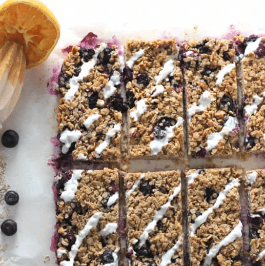 Try these blueberry oat breakfast bars for easy and healthy breakfast ideas for kids. | The Dating Divas 