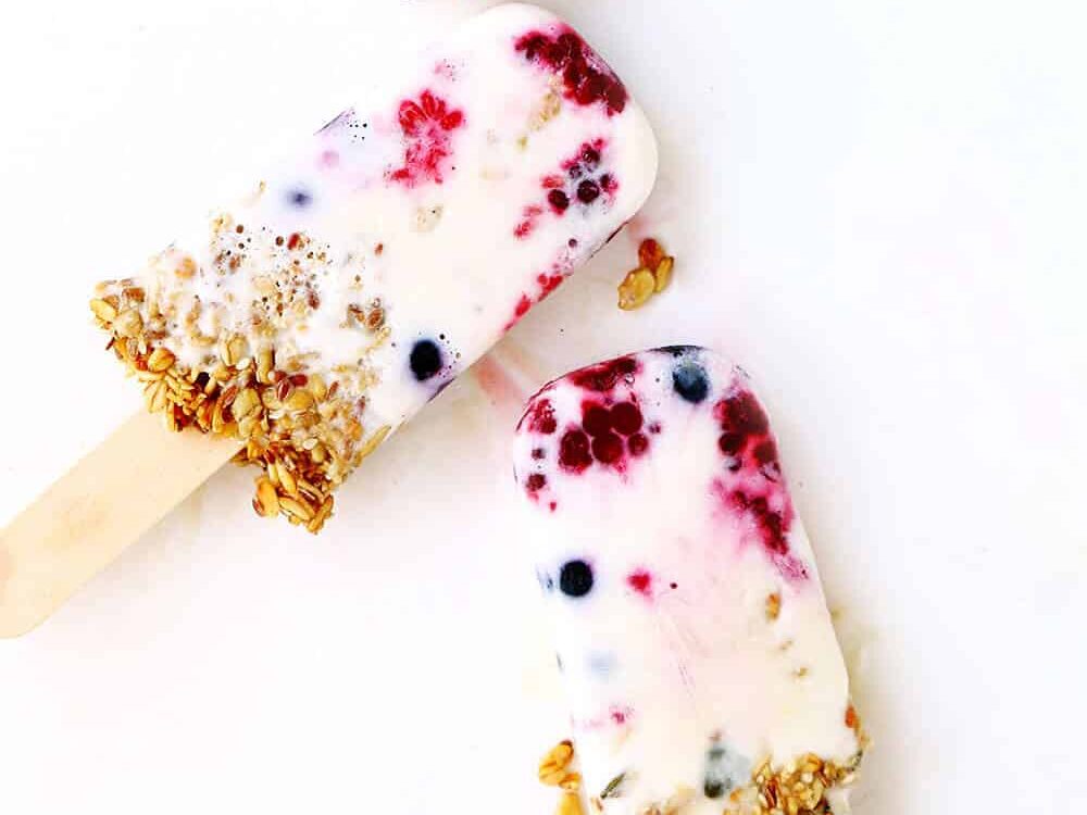 Easy yogurt popsicles are tasty breakfast ideas for kids. | The Dating Divas 