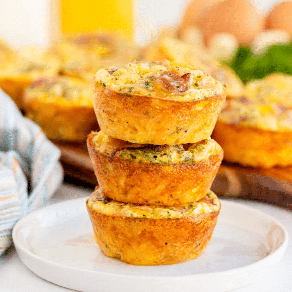 Variations of egg muffins are easy and healthy breakfast ideas for kids. | The Dating Divas