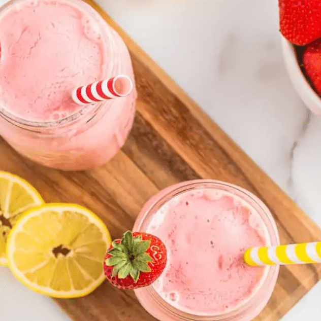 Smoothies are easy and healthy breakfast ideas for kids! | The Dating Divas 