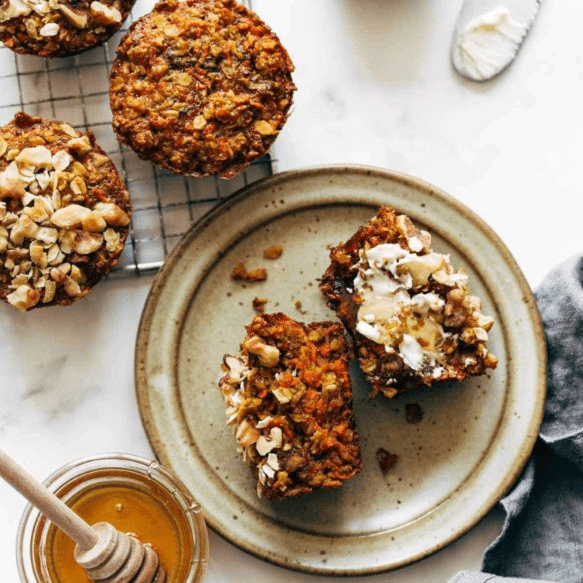 These healthy carrot muffins make great breakfast ideas for kids. | The Dating Divas 