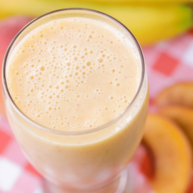 Fruit smoothies are easy and yummy breakfast ideas for kindergarteners. | The Dating Divas 