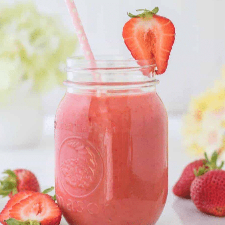 Tropical fruit smoothies are easy peasy breakfast ideas for kids. | The Dating Divas 