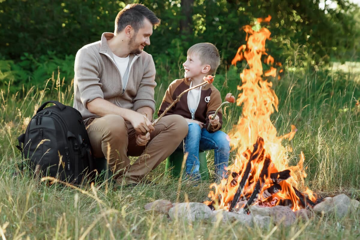 Looking for simple things to do on Labor Day? Make s'mores in your own backyard! | The Dating Divas