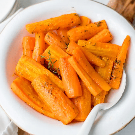 These yummy carrots add a pop of beautiful color to your Thanksgiving menu. | The Dating Divas 
