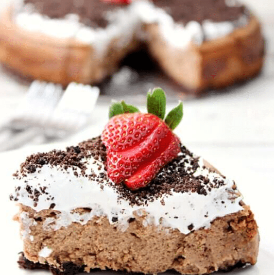 Oreo chocolate Irish cream cheesecake makes a delicious St. Patrick's Day party food. | The Dating Divas 