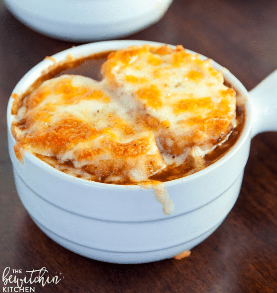 Irish onion soup is a great St. Patrick's Day food for mealtime. | The Dating Divas 