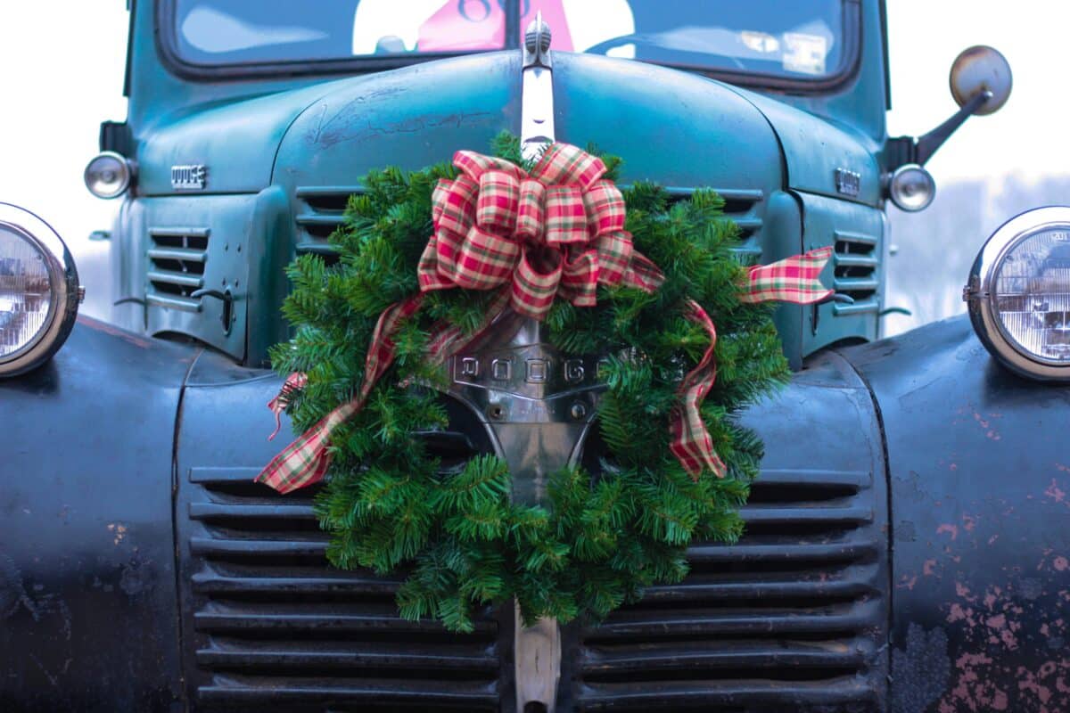 You will love these classic Christmas songs! | The Dating Divas 