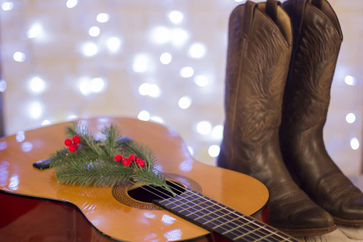 Country Christmas music is going to be your new favorite! | The Dating Divas 
