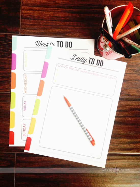 Get organized this new year with these adorable to do lists from www.thedatingdivas.com